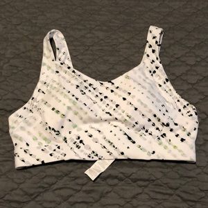 NWOT Fabletics Sports Bra Size L